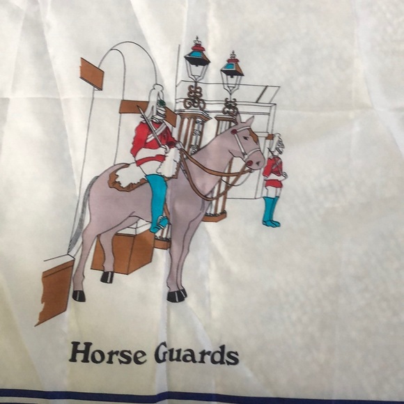 Vintage London Landmarks Scarf - Picture 4 of 15